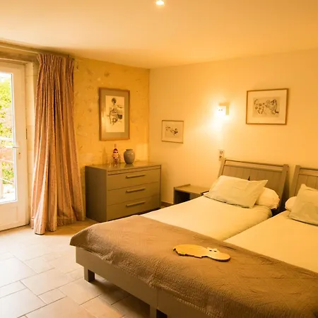 B&B Les Secrets De Tifayne Puisseguin Exterior photo